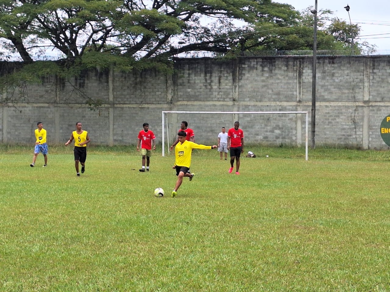 Los integrantes son los jóvenes privados de la libertad, quienes conformaron 16 equipos.