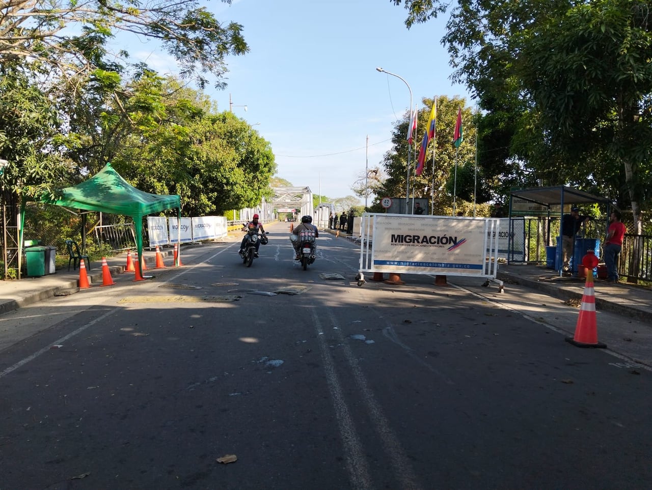 A esta hora, la frontera entre ambos países se encuentra bajo neutralizada, autoridades custodian la zona.