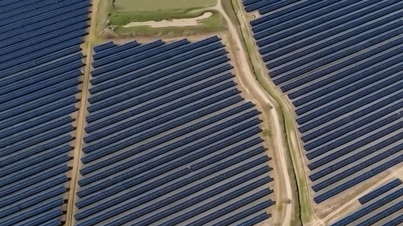 En el momento en que entre en operación, el Parque Solar Mulaló tendrá la capacidad de abastecer aproximadamente a 50.000 hogares, fortaleciendo la oferta de energía renovable en la región.