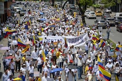 Marcha de protesta en Cali, en contra de las políticas del gobierno del Presidente Gustavo Petro.