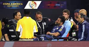 Ezequiel 'El Pocho' Lavezzi se fracturó el codo tras tropezarse con una valla publicitaria y sufrir una dura caída.