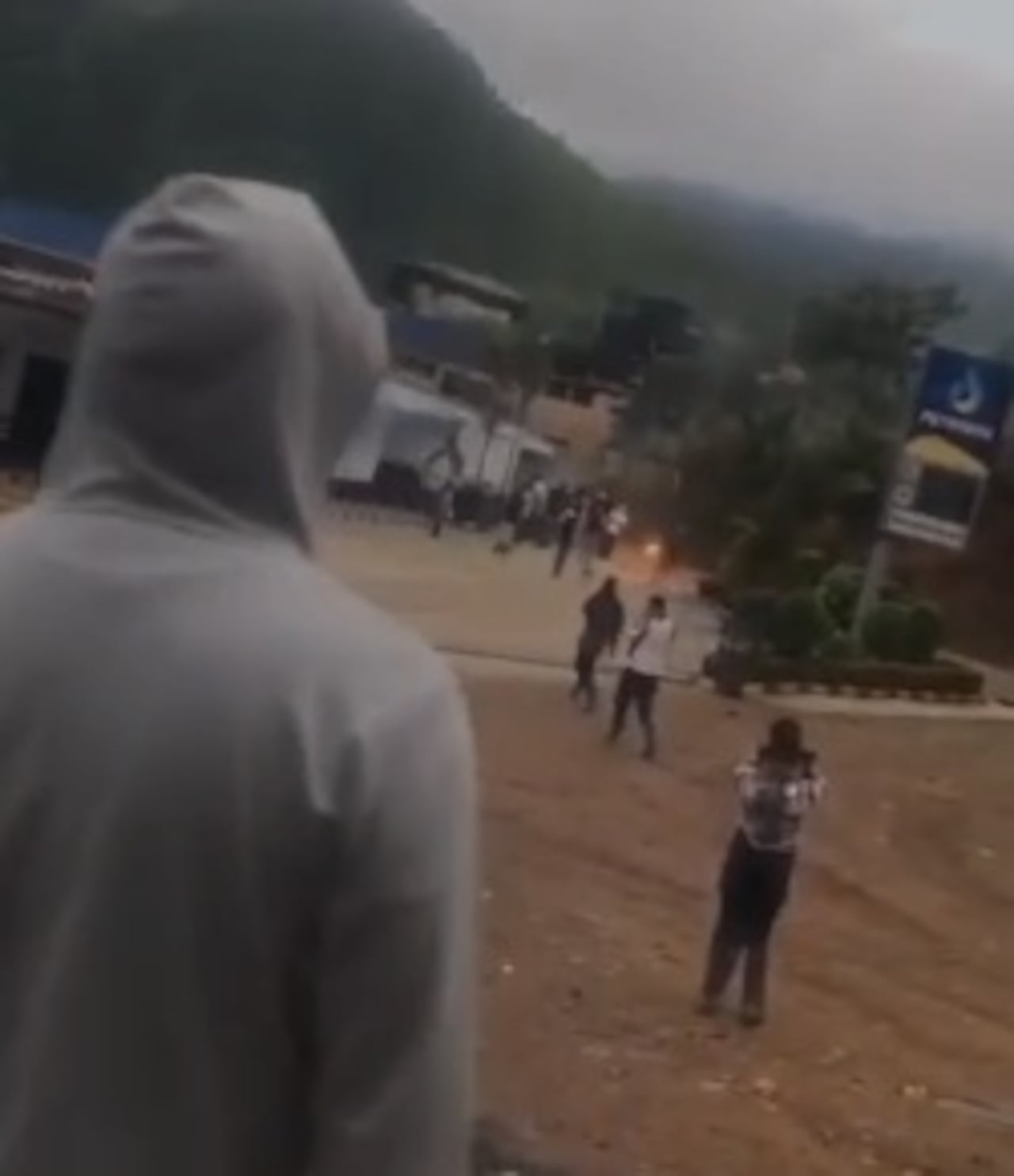 En la tarde de este martes 27 de enero se presentaron choques entre campesinos y la fuerza pública en uno de varios sectores del área urbana de El Plateado, Argelia.