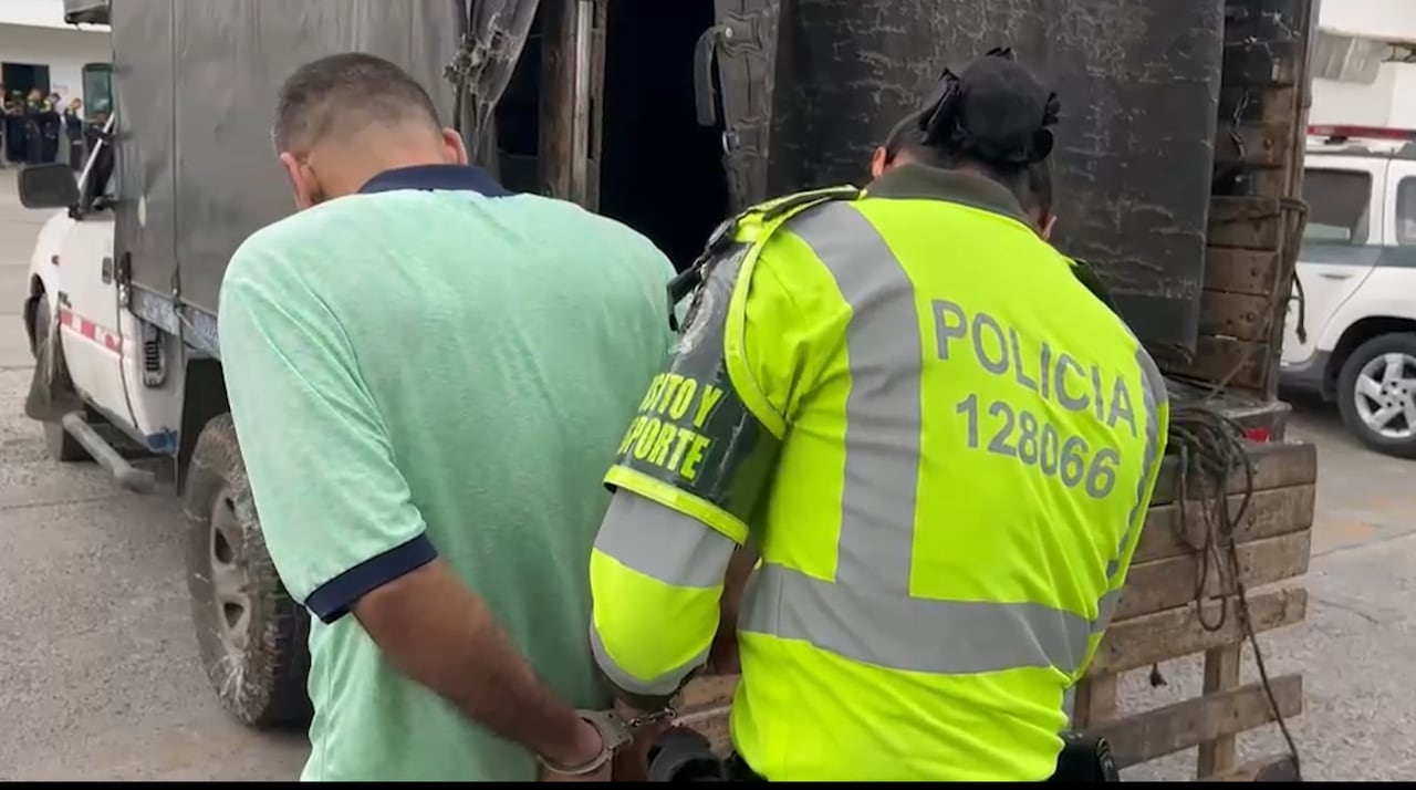 En el barrio San Luis fue capturada una persona que transportaba aproximadamente 400 litros de hidróxido de sodio.