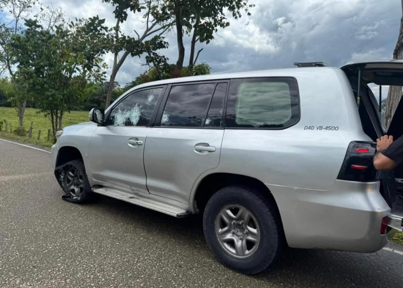 Caravana del gobernador de Arauca sufre atentado con disparos de armada de fuego.