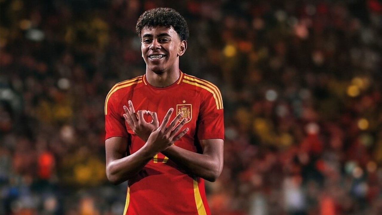 El internacional español Lamine Yamal con la primera equipación de la selección española en la Eurocopa de fútbol de Alemania de 2024.