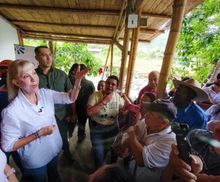 Dilian Francisca Toro, visitó zonas rurales de Buga donde la ola invernal ha impactado fuertemente a las comunidades.