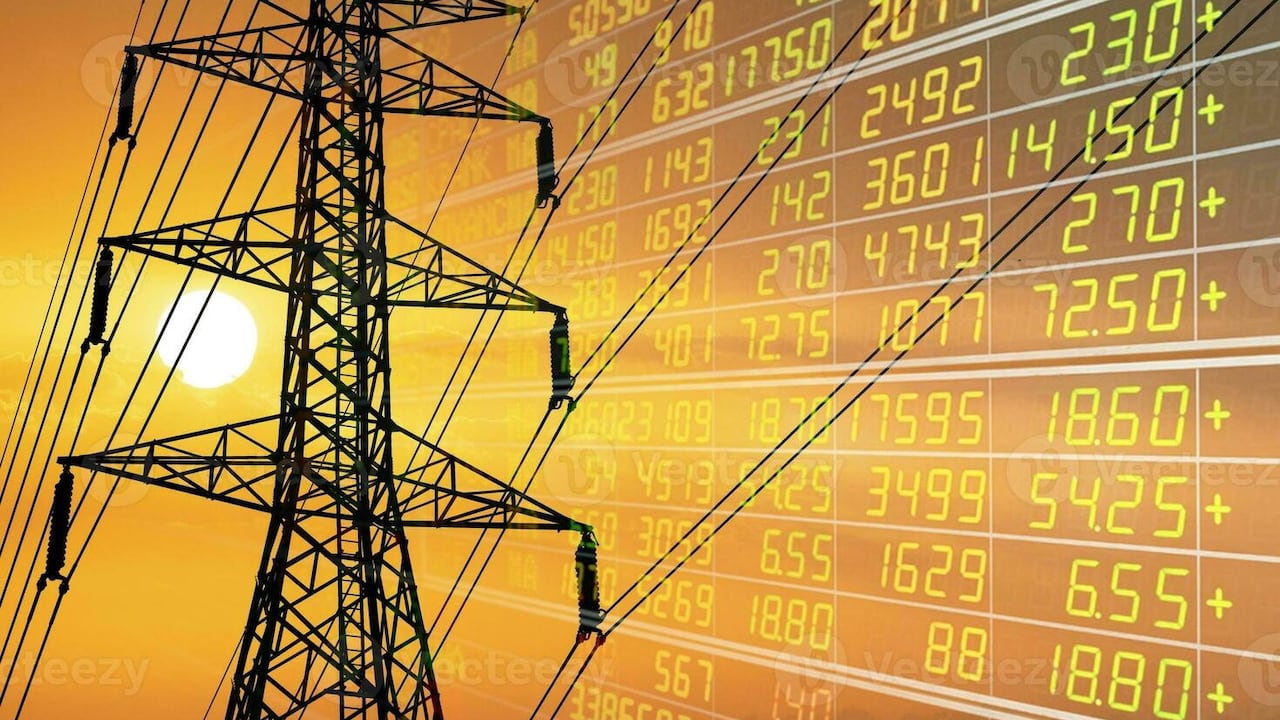 Torres de transmisión eléctrica, símbolo del aumento sostenido en las tarifas de energía que hoy ubican a Colombia como el país con la electricidad más costosa de la región.