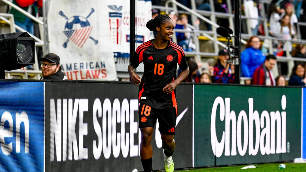 Linda Caicedo celebra tras marcar su gol en el partido entre Colombia y Argentina en la She Believes Cup 2026.