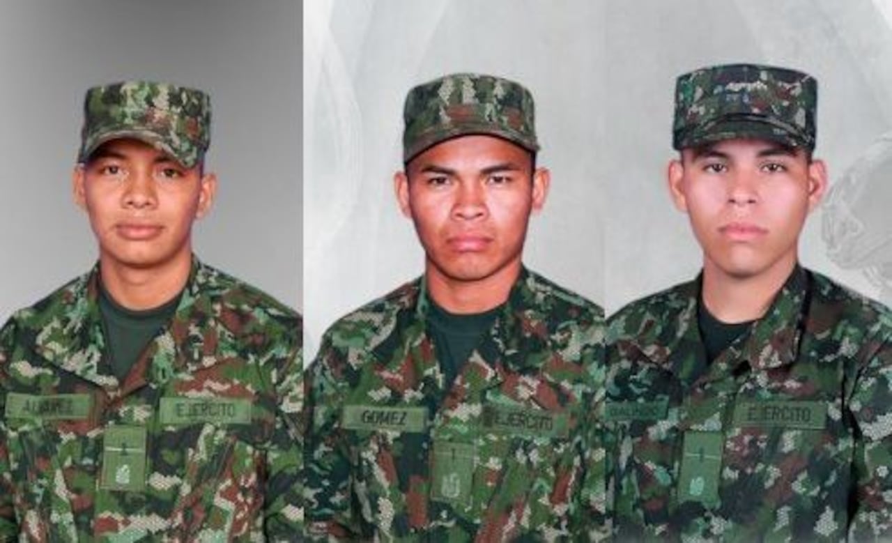 Los tres soldados profesionales fueron identificados como Andrés Esteban Álvarez Sierra, Darwin Arnoldo Gómez Gutiérrez y Brayan Steven Galindo Amado, quienes se encontraban participando en las operaciones militares en el sur de país