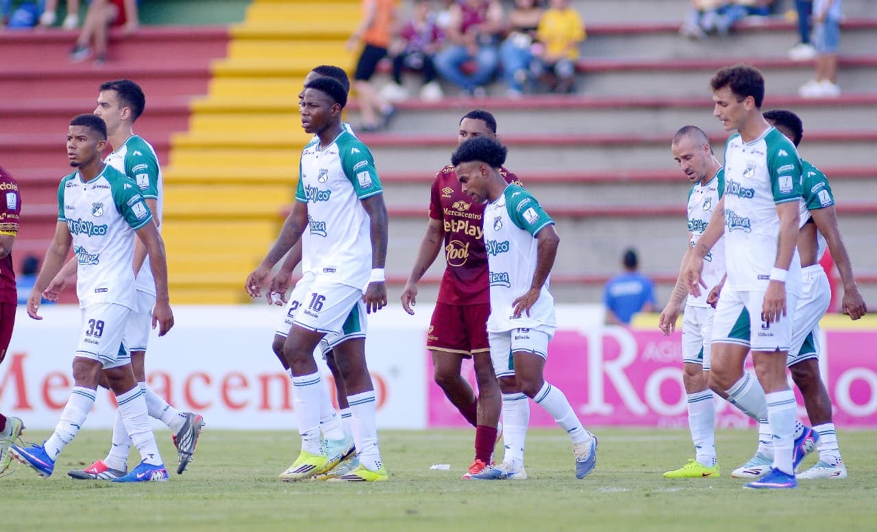 Momentos del compromiso la fecha 19 del primer semestre de la Liga Colombiana 2026 entre Deportes Tolima y Deportivo Cali.