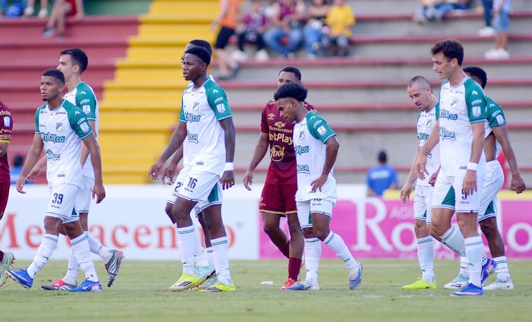 Momentos del compromiso la fecha 19 del primer semestre de la Liga Colombiana 2026 entre Deportes Tolima y Deportivo Cali.
