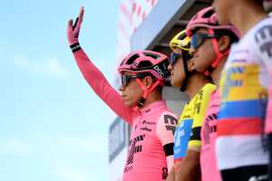 Rigoberto Urán durante una presentación con el EF EasyPost