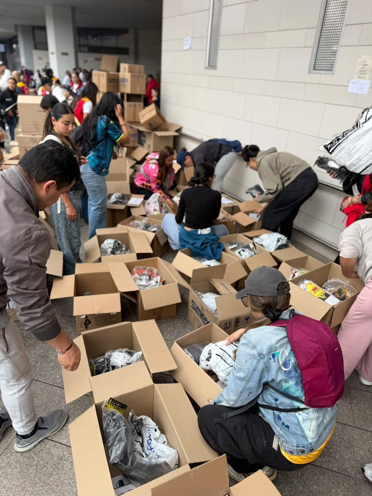 La compañía entregó elementos de seguridad industrial, camping y mejoramiento del hogar en el marco de la campaña ‘Colombia, un solo corazón’.