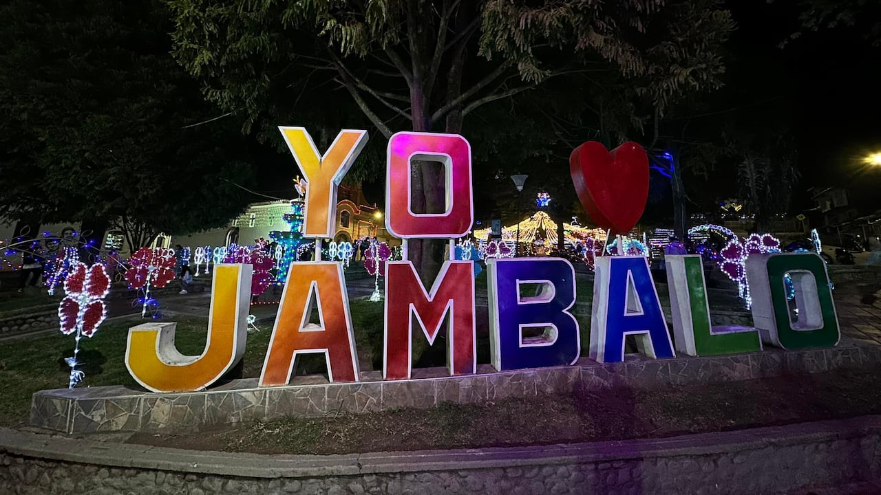 Los centros de salud de la zona enfrentan dificultades para prestar servicios médicos ante la falta de suministro eléctrico, indicaron las comunidades de este municipio.