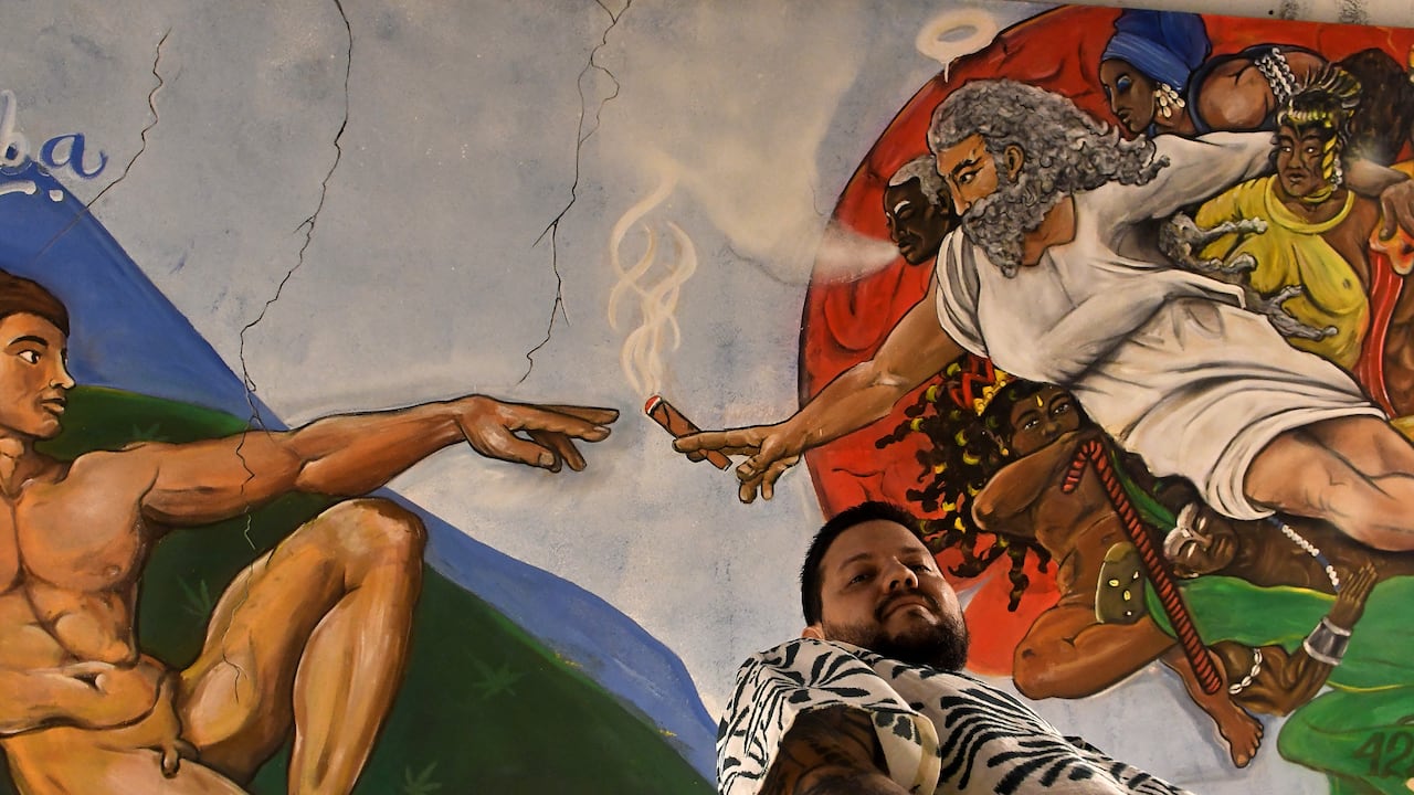 Informo de Domingo: Club canábicos en Cali. Foto José L Guzmán. El País