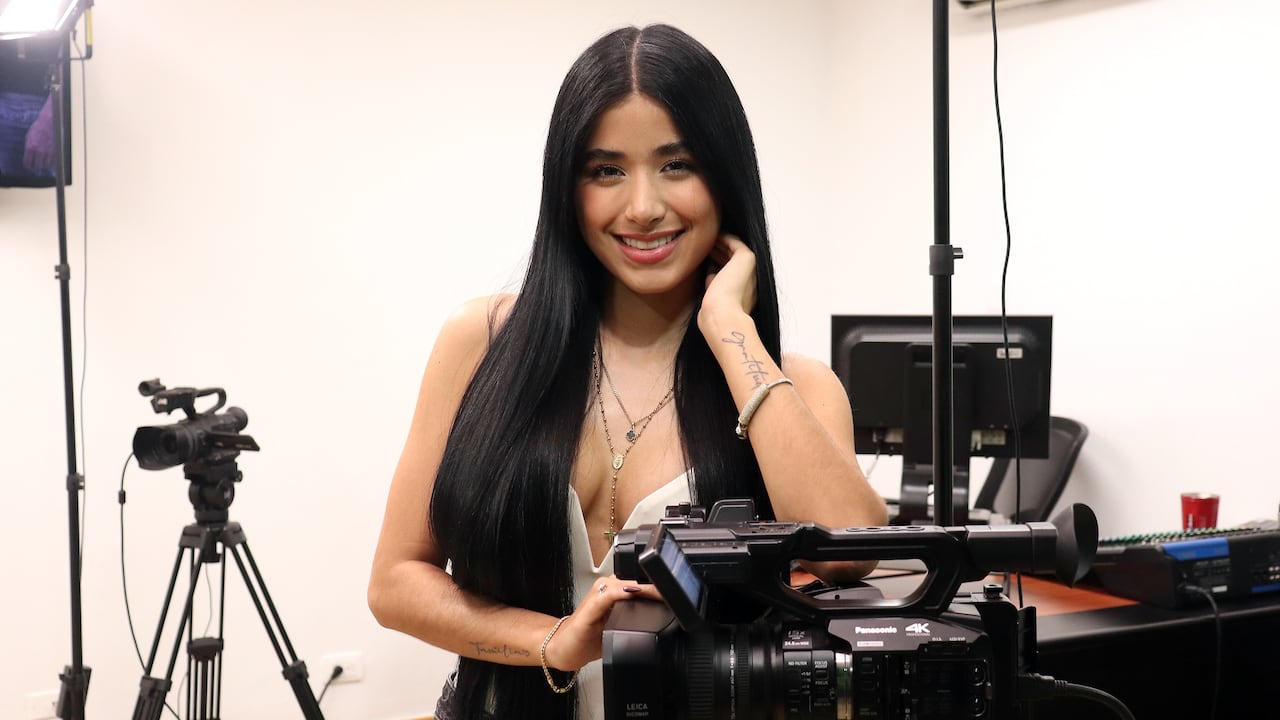 Jenny López cantante de música popular