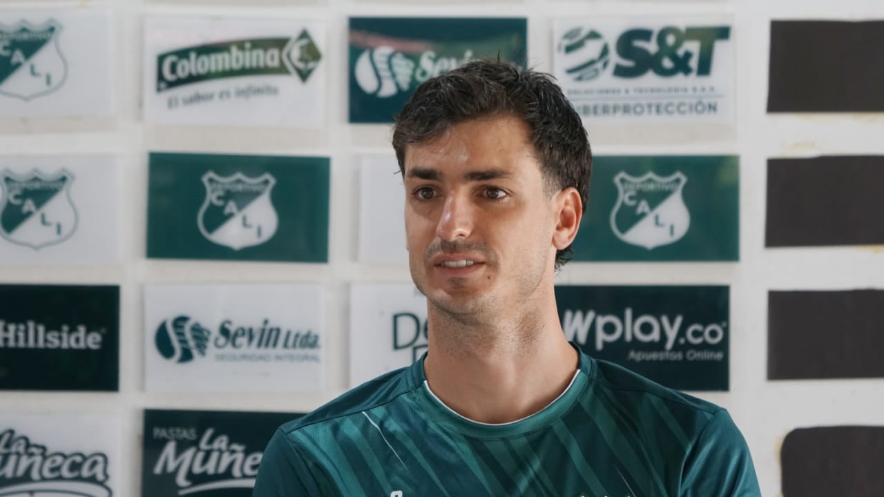 El Deportivo Cali hizo oficial el regreso del delantero argentino Juan Ignacio Dinenno, quien firmó su contrato y fue presentado como nuevo refuerzo para la temporada 2026