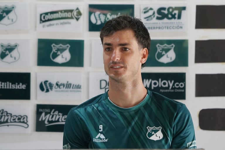 El Deportivo Cali hizo oficial el regreso del delantero argentino Juan Ignacio Dinenno, quien firmó su contrato y fue presentado como nuevo refuerzo para la temporada 2026