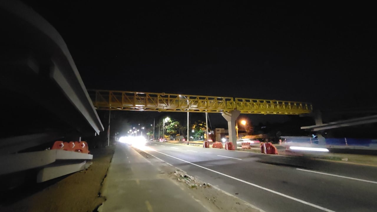 Vía Cali-Candelaria de noche