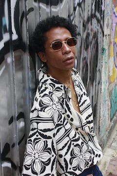 Abad. artista caleño, intérprete de R&B y soul contemooráneo.