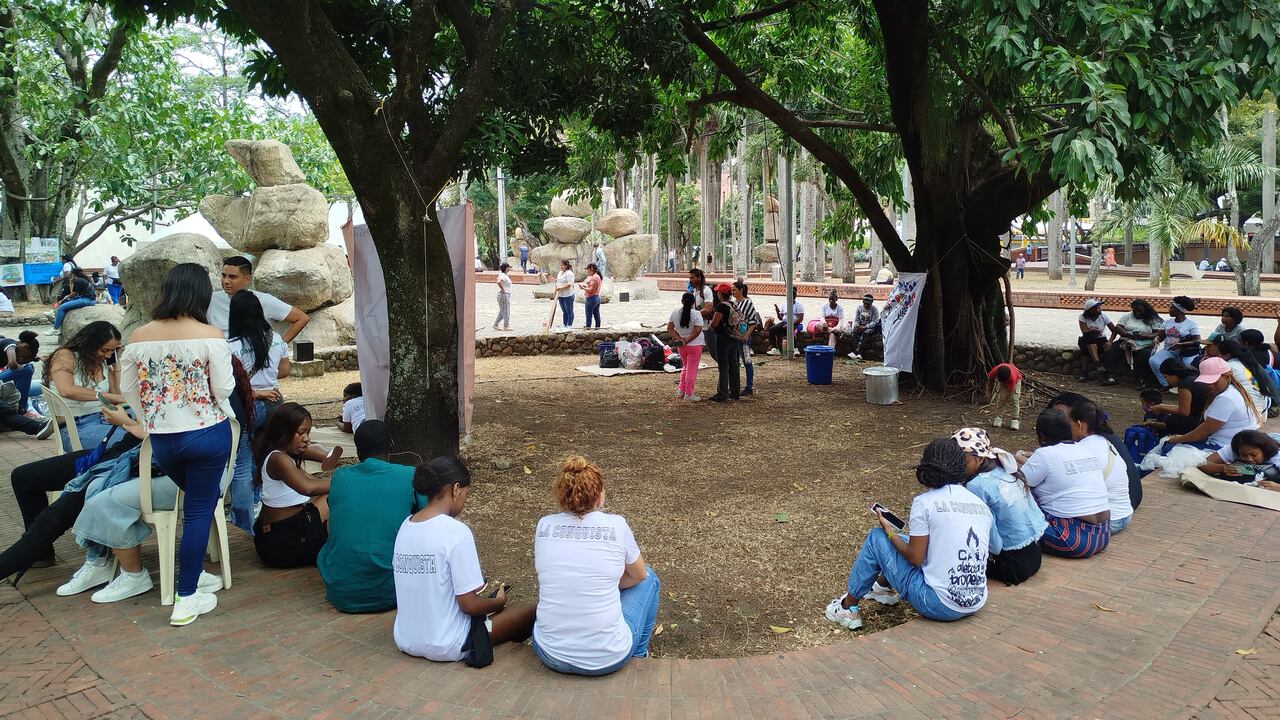 En la protesta pacífica buscan respuestas y protección debido a las intimidaciones en su territorio.
