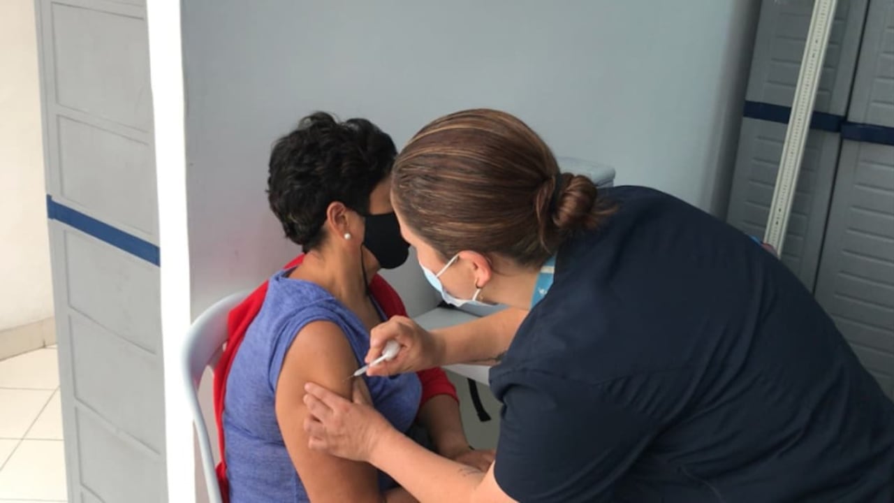 Estos son los puntos de vacunación gratis en Bogotá para este domingo: VPH, sarampión y más