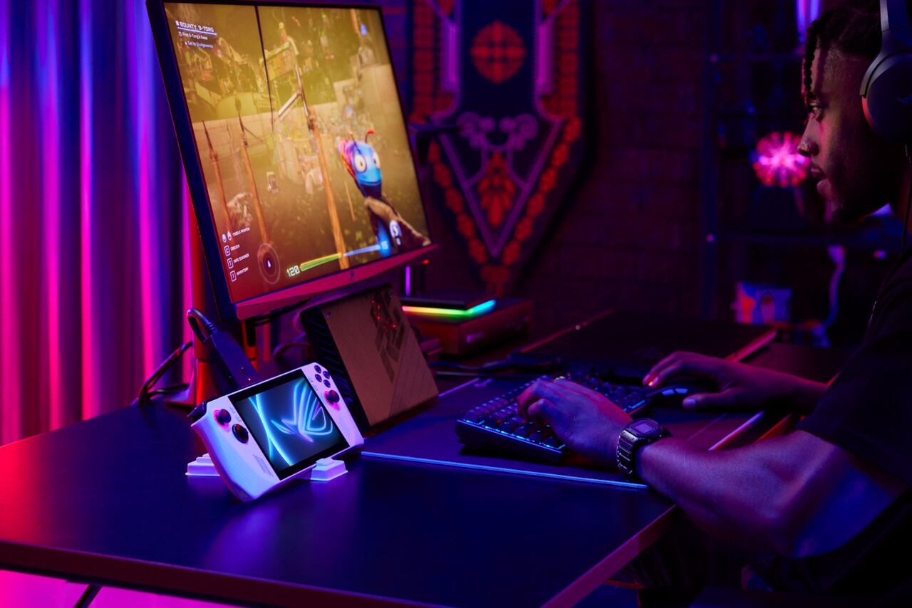 “Juega solo, conéctate a un televisor para jugar con amigos o eleva tu experiencia al siguiente nivel con las GPU externas ROG XG Mobile”, señala ASUS.