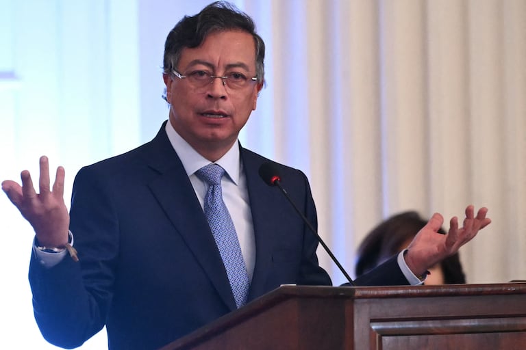 El presidente colombiano Gustavo Petro interviene ante el Consejo Permanente de la Organización de los Estados Americanos (OEA) en Washington, D.C., el 4 de febrero de 2026. (Foto de ANDREW CABALLERO-REYNOLDS / AFP)