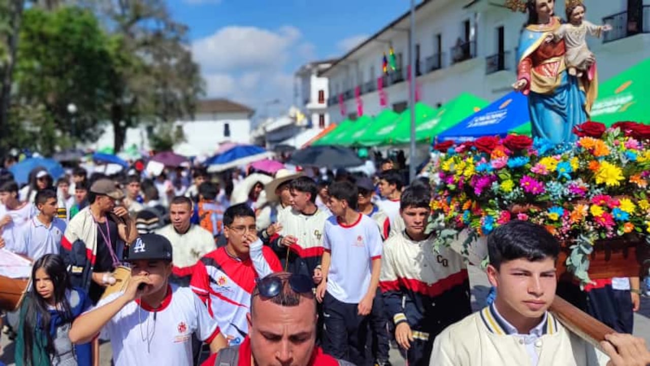 La marcha reflejó el temor de perder un modelo que ha dado identidad a la ciudad y que hoy enfrenta incertidumbre por decisiones de la Secretaría de Educación.