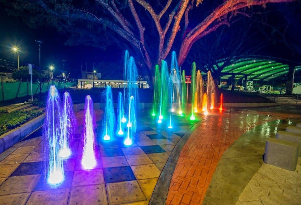 Miranda es un municipio colombiano ubicado en el norte del departamento del Cauca, conocido como la "perla del norte del Cauca". Con una población aproximada de 33,748 habitantes (2024), destaca por sus paisajes montañosos, diversidad cultural afrodescendiente e indígena, y una economía enfocada en el turismo rural y agrícola.