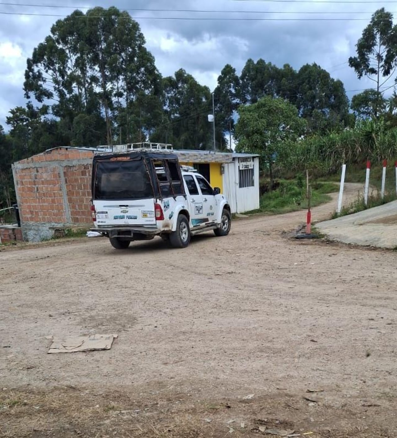 El personal sanitario era apoyado por dos conductores al momento de ser secuestrados por este grupo armado al margen de la ley en zona rural de La Plata, Huila.