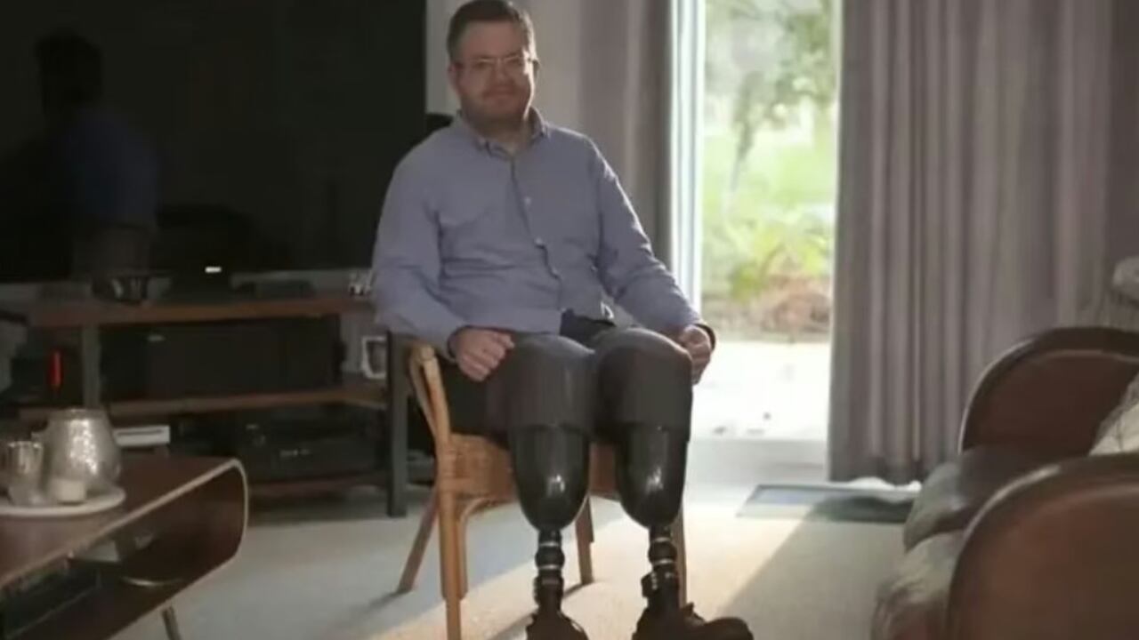 Además de los dos cargos de fraude, Hopper enfrentó otros tres cargos por posesión de material pornográfico extremo.