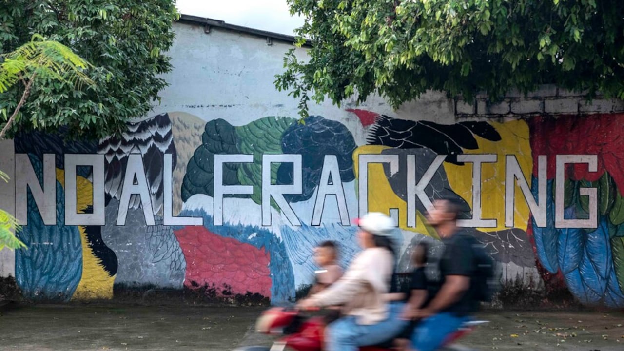 Mural alusivo contra el fracking en una de las calles principales de Puerto Wilches.