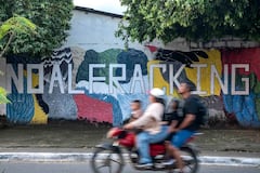 Mural alusivo contra el fracking en una de las calles principales de Puerto Wilches.