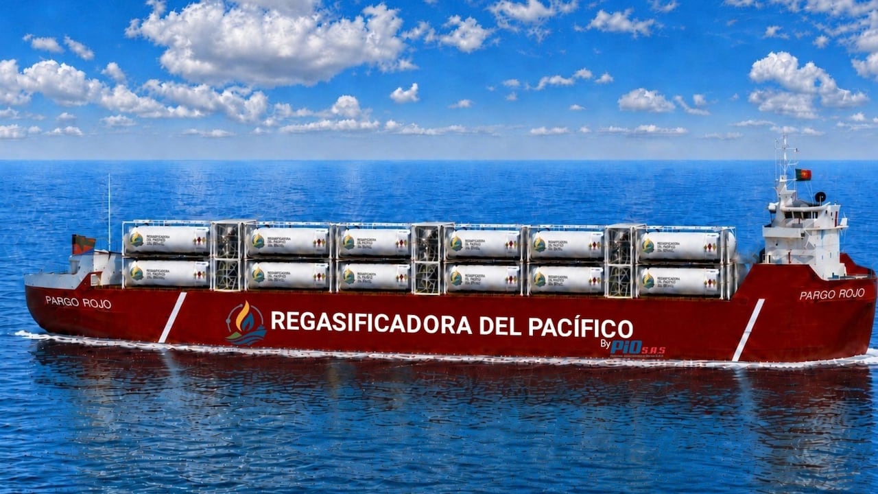 Barcaza de la regasificadora del Pacífico.