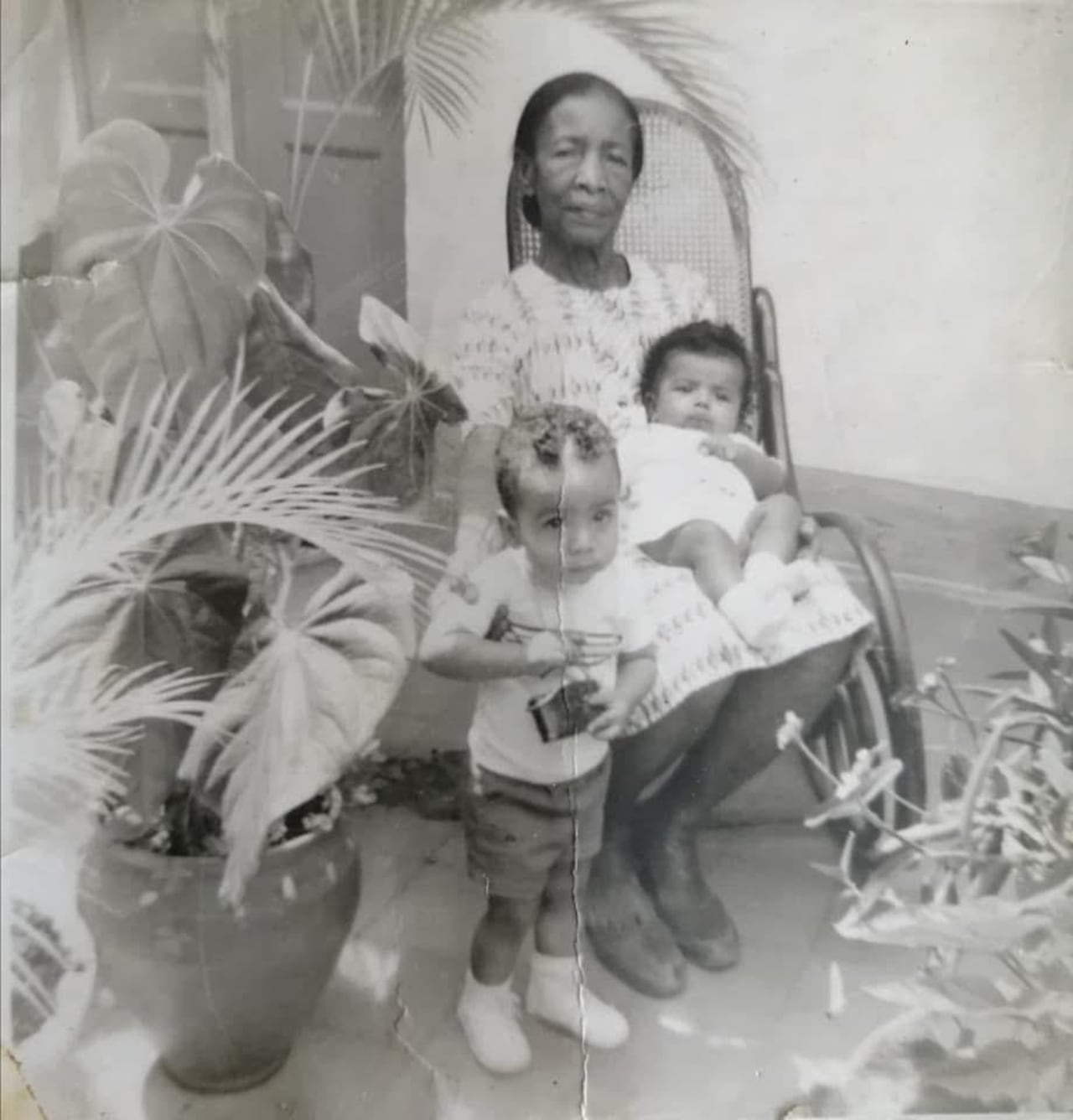 Familia Villalobos en el solar del Obrero.