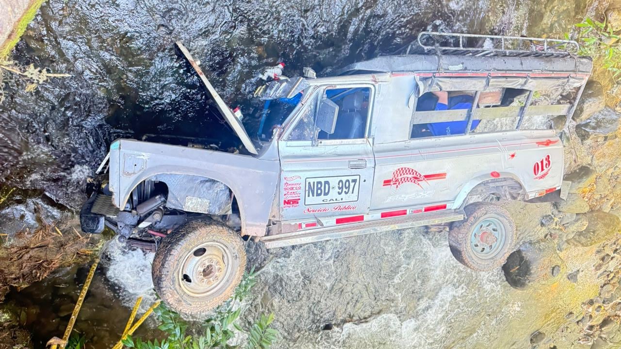 Vehículo implicado en accidente en el sector de Villa Carmelo.