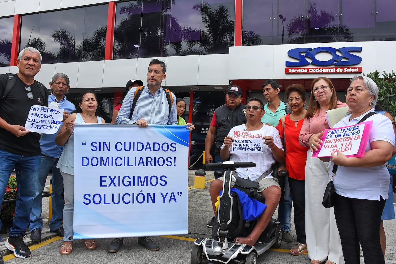 Plantón Usuarios Servicio Occidental de Salud SOS.