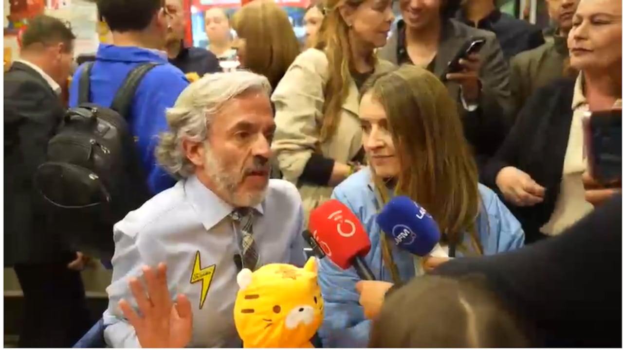 Juan Daniel Oviedo y Paloma Valencia se quedaron esperando la llegada de Abelardo de la Espriella en el centro de Bogotá.