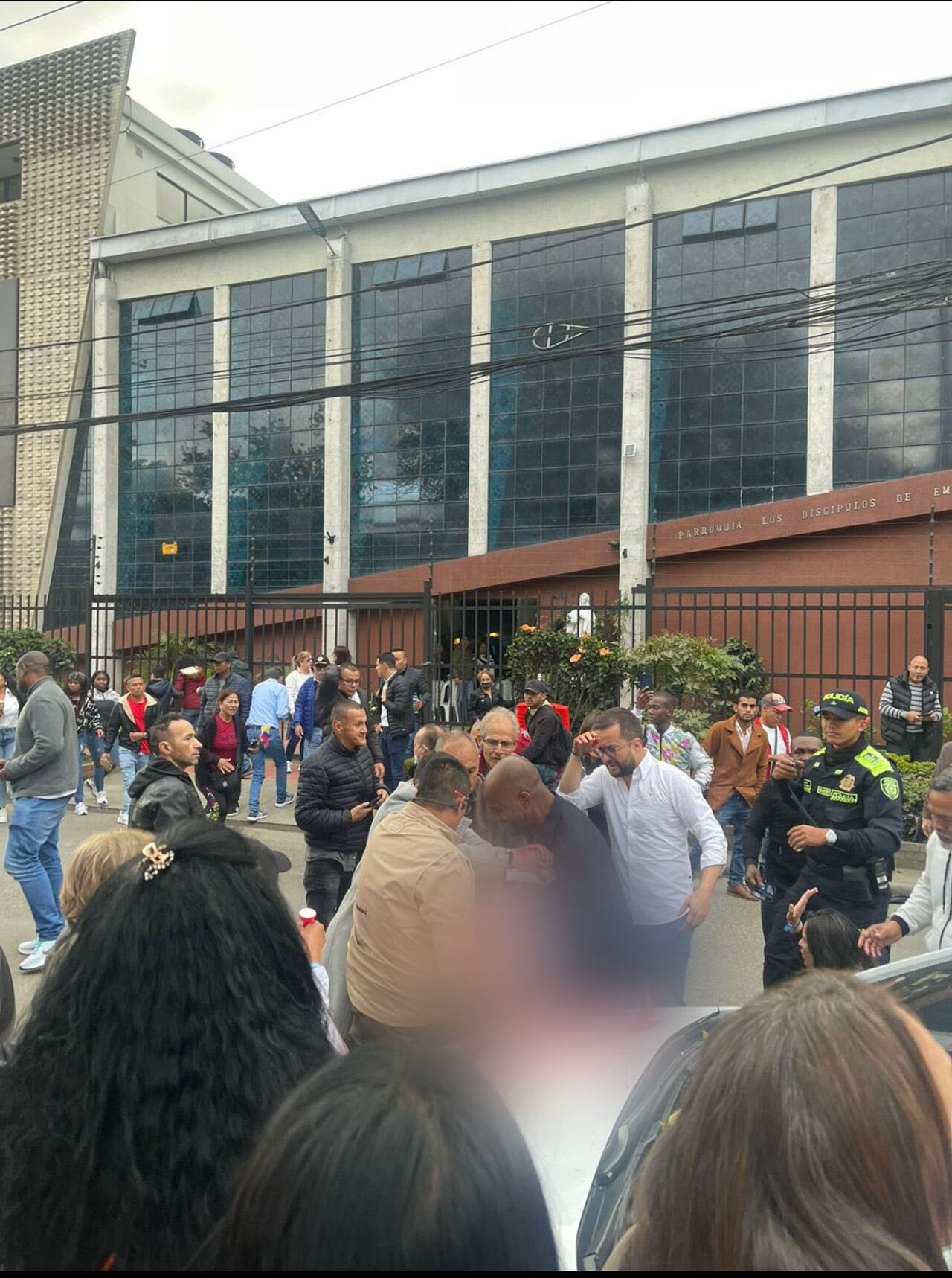 Alentado Miguel Uribe