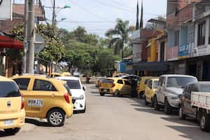 Opertaivos para cerra los talleres del barrio Benjamín Herrera en el centro de Cali tienen en riesgo a mas de mil trabajadores.
