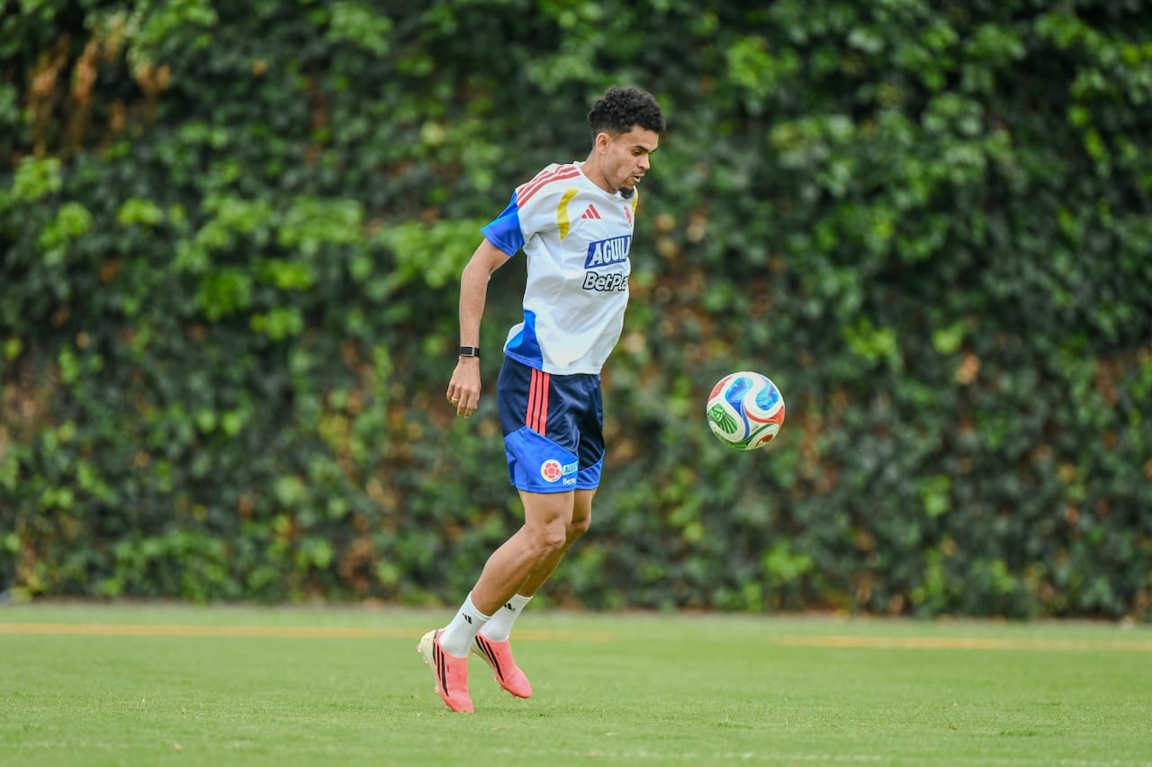 Luis Díaz en entrenamiento de la Selección Colombia en la ciudad de Bogotá.