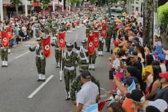 Este domingo 20 de julio, cientos de caleños llegaron hasta la tradicional Avenida Sexta, en el norte de Cali, para acompañar el desfile militar y policial con el que se conmemoraron los 215 años de la Independencia de Colombia, El desfile comenzó en la Plazoleta Jairo Varela y terminó en el CAI de Chipichape, en el norte de la ciudad y se convirtió en un acto lleno de civismo, orgullo patrio y reconocimiento a la labor de la Fuerza Pública. Fotos Raúl Palacios / El País.