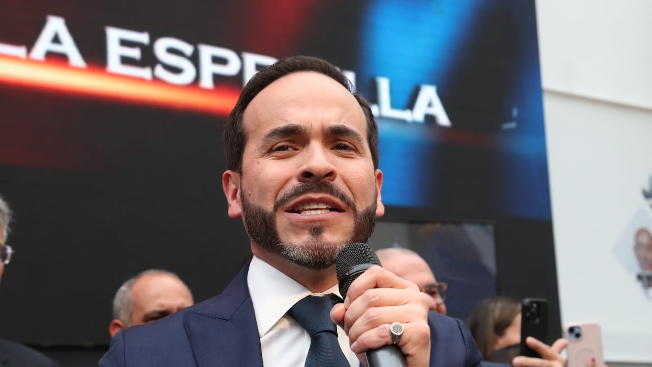 Entrega de firmas en la Registraduria, del precandidato Abelardo de la Espriella.