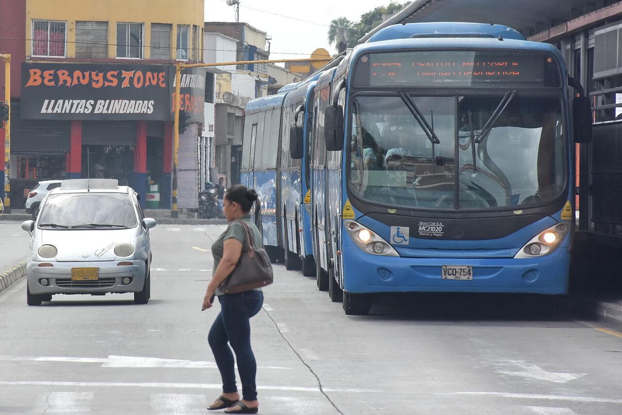Invasión del Carril Exclusivo del MIO por parte de los Caleños.