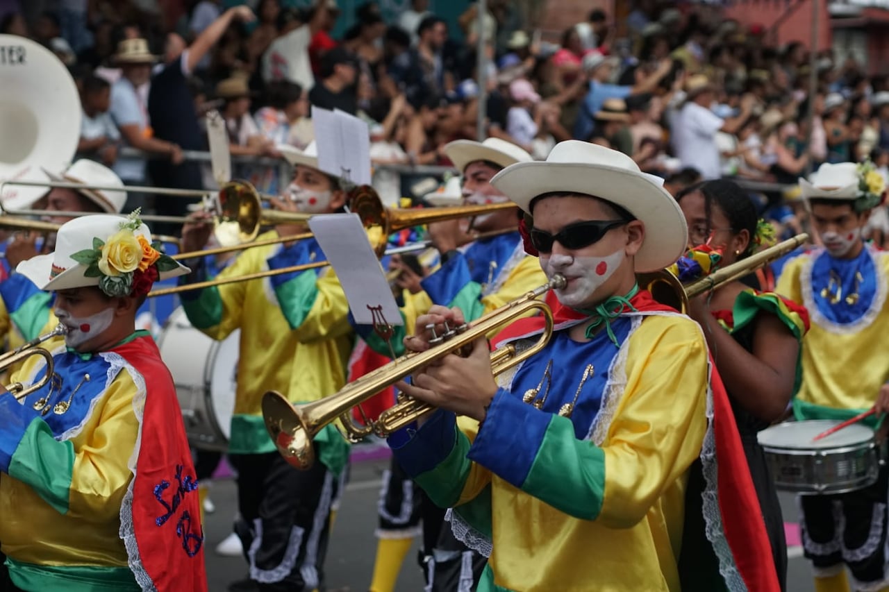 Postal del desfile de la Fiesta de Mi Pueblo de la Feria de Cali 2025, en la tarde de este viernes 26 de diciembre.