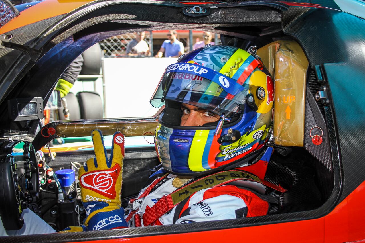 Gustavo Yacamán, piloto colombiano del Equipo Colombiano de Atletas Red Bull.