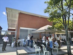 Panorama a las afueras del Instituto Nacional de Medicina Legal en Palmira.