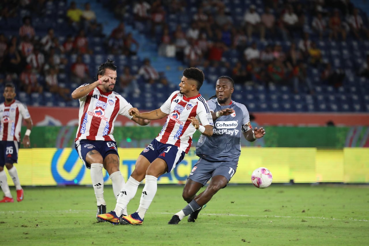 Imagen del último encuentro entre Junior de Barranquilla e Independiente Santa Fe por la Liga Colombiana.