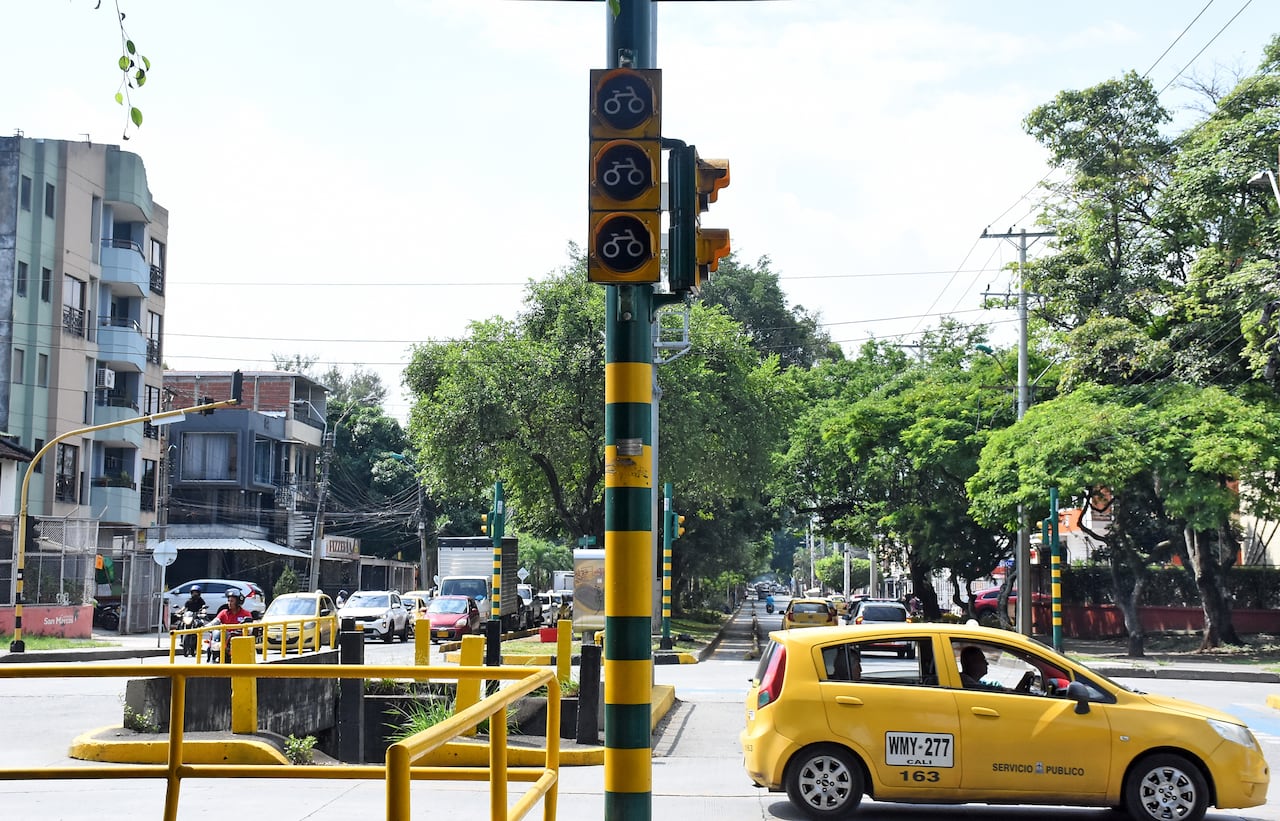 Semáforos sin funcionamiento Calle 13 con Cra 39.